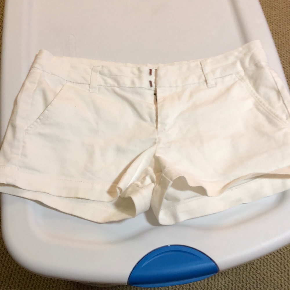 Cute summer white shorts!